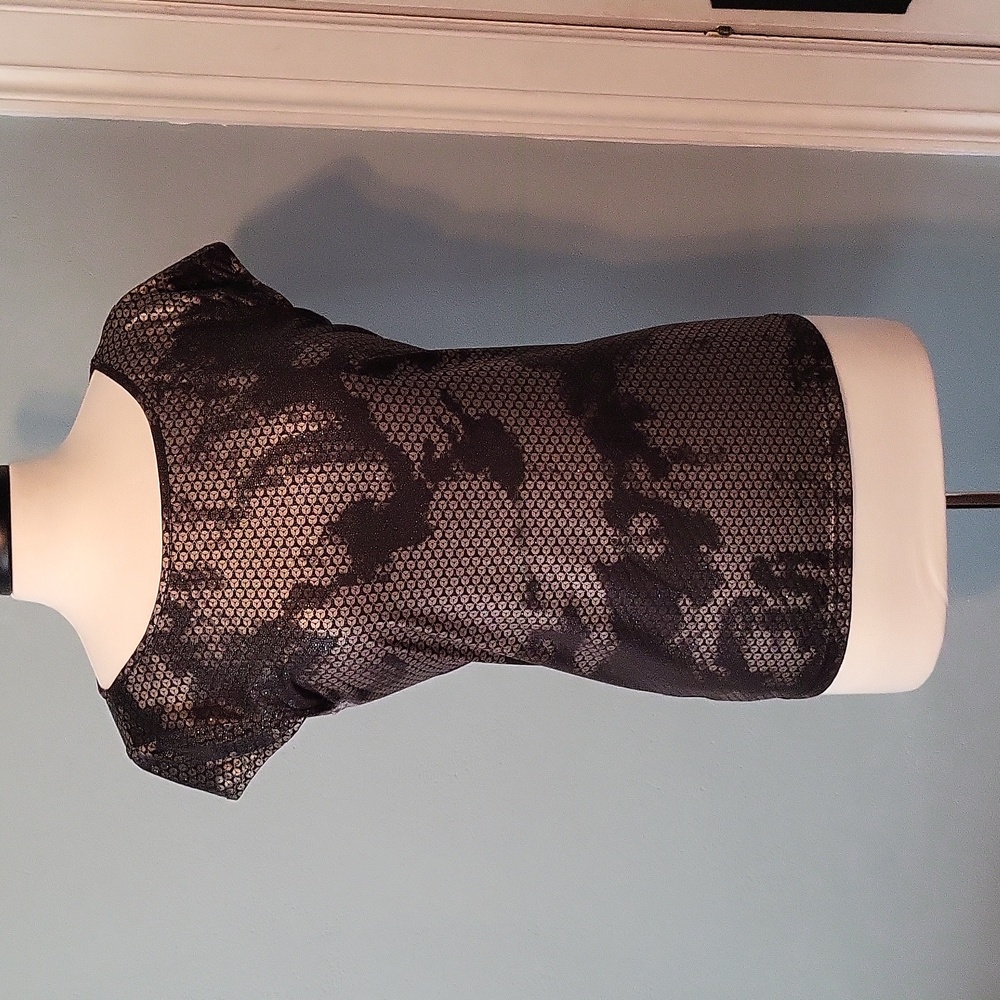 Worth Polyester/Elastin printed camafloge sequence top with cap sleeve size M
